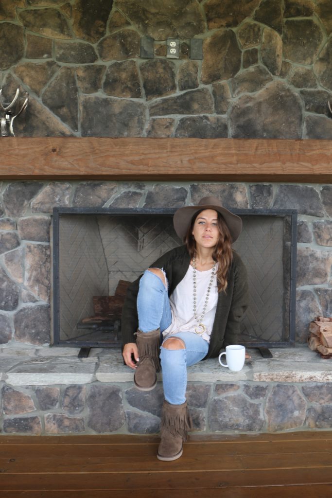 Cozy Mornings with Koolaburra by UGG + ripped jeans 