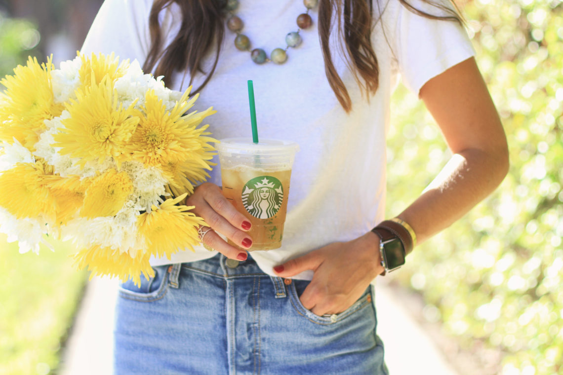 Simples Jeans & Starbucks & Flowers