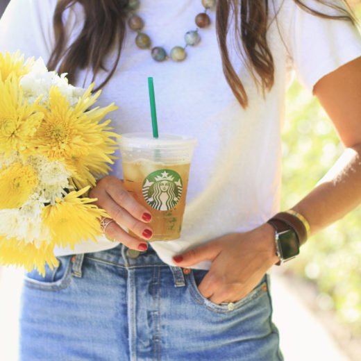 Simples Jeans & Starbucks & Flowers