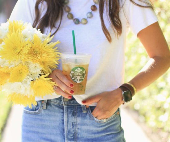 Simples Jeans & Starbucks & Flowers