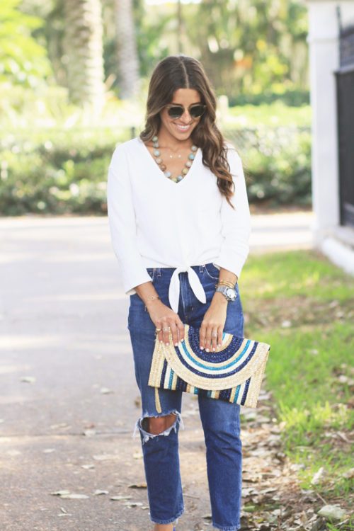 White Knotted Top & Blue Jeans - VeryAllegra