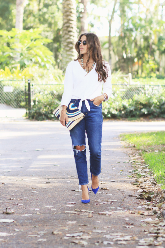 White Knotted Top & Blue Jeans - VeryAllegra